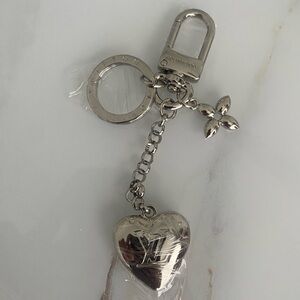 😍LVHeart Keychain😍